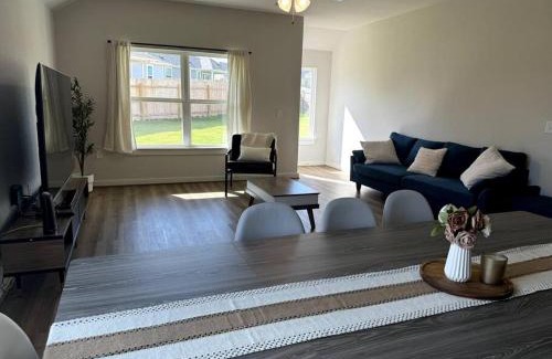 Del Valle Casa | Quite big home near Tesla & COTA