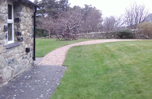 Llanfairfechan Cabaña | Quite country cottage. In easy reach of Town and beach.