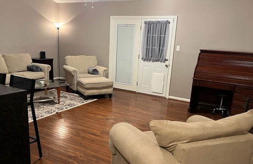 Knoxville Casa | Quite cul-da-sac home with amazing master!