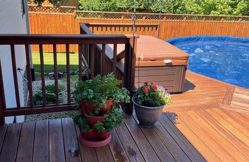 Pecatonica Apartamento | Quite- relaxing country living with pool/hot tub and sauna!