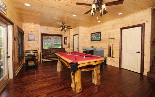 Gatlinburg Villa | Quittin Time