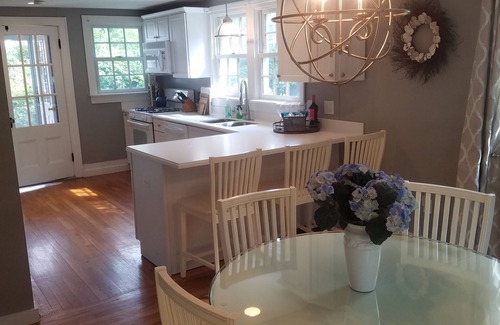East Dennis Casa | Quivet Neck Beauty - walk to coveted Sea Street Beach!!