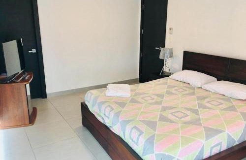 Simón Bolívar Casa | Quo Habitación en Lujoso Departamento a 1 minuto del Aeropuerto