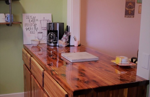 Eureka Springs Casa | Quonset Hut Glamping in Style: 5 minutes from Kings River