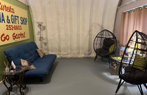 Eureka Springs Casa | Quonset Hut Glamping in Style: 5 minutes from Kings River