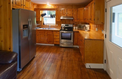 Guild Casa | Qutie Pie House 2 Bedroom Home by RedAwning