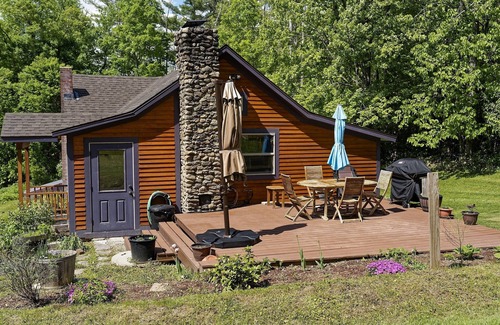 Guild Casa | Qutie Pie House 2 Bedroom Home by RedAwning