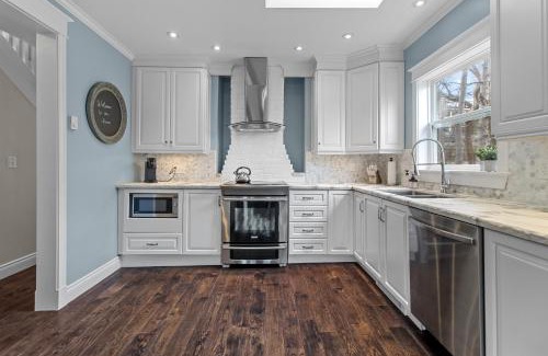 Quidi Vidi Casa | Qv Lake House 5bd Gym Bar Theatre