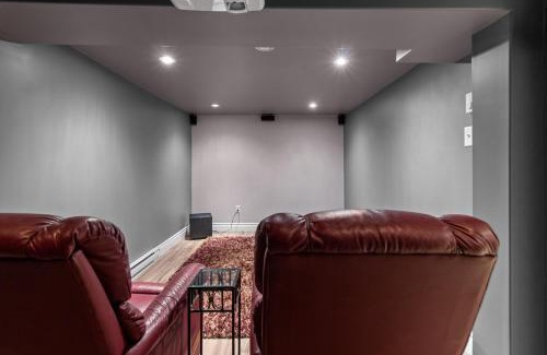 Quidi Vidi Casa | Qv Lake House 5bd Gym Bar Theatre