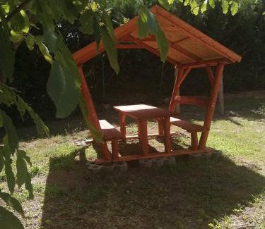 Alsorakos Casa | Rákos-patak Family House Garden & Free Parking