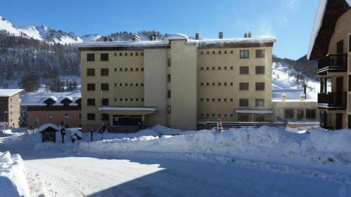 Montgenevre Apartamento | Résidence Alpet I - Petit prix au coeur village! Parking, balcon sud MAE-9184