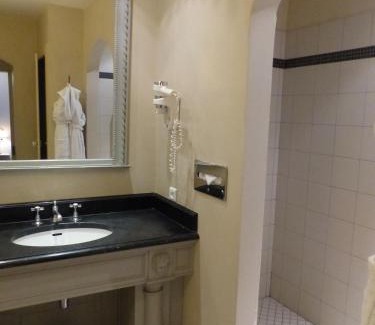 Besancon Old Town Apartamento | Résidence Charles Quint