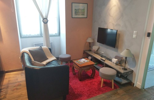 Eaux-Bonnes Apartamento | Apartamento-Rougail-Familiar-Baño con ducha-Vista al Jardín
