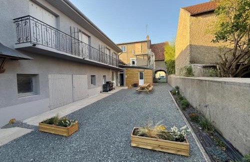 Saint-Parize-le-Chatel Casa | Résidence du commerce 4 étoiles