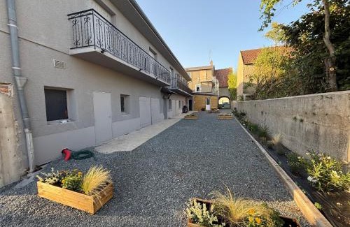 Saint-Parize-le-Chatel Casa | Résidence du commerce 4 étoiles