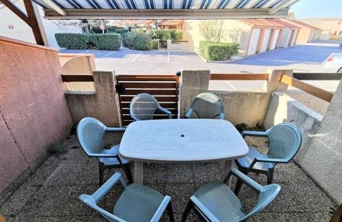 Port Leucate Villa | Résidence Maisons De La Plage - Villa deux pièces mezzanine avec terrasse pour 7 personnes à Port Leucate. Réf: 1MPL 162 MAE-6144