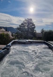 Cassis Apartamento | Rêves de vie le "port pin" vue mer, petite piscine, jacuzzi, parking PRIVES