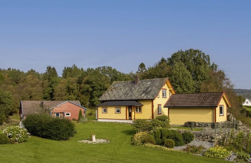 Tysnes Casa | Rødehuset by Interhome