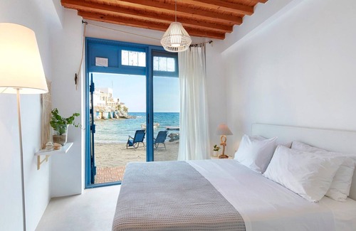 Kimolos Villa | R 3059 Τhe Elephant Elephant Goupa Beach