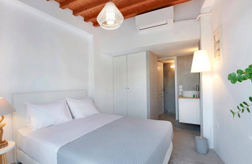 Kimolos Villa | R 3059 Τhe Elephant Elephant Goupa Beach