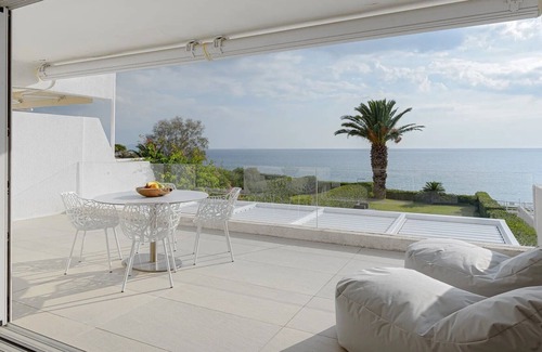 Koukaki Villa | 3392 Luxurious Beachfront Villa Maira