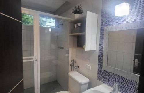 El Cangrejo Apartamento | R.504 Hermoso estudio, con cocina y baño privado.
