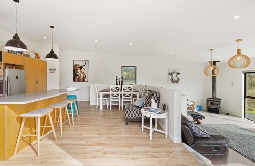 Raglan Casa | R and R at Robertson - Raglan Holiday Home