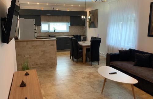 Eforie Sud Casa | R i A N A 1