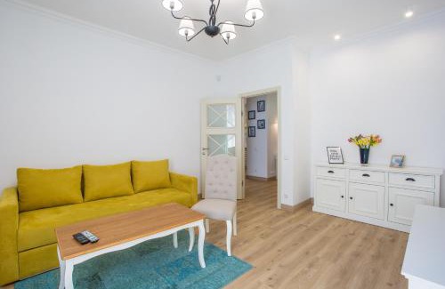 Lviv Apartamento | R.O.Y.A.L apartments