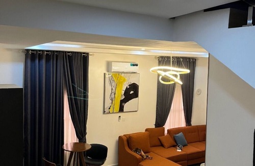 Abuja Cabina | R-Oak Hotels and Apartments