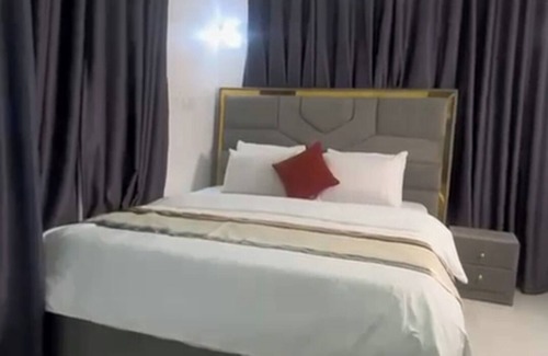 Abuja Cabina | R-Oak Hotels and Apartments