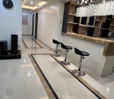 Paranaque Hotel | R&R Entire Rental Unit