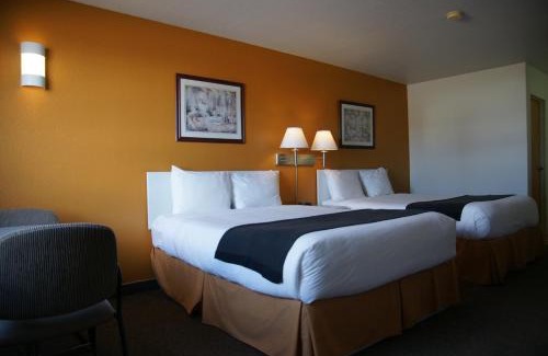 Camrose Hotel | R&R Inn & Suites