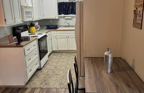 Wyandotte Cabaña | R&R Retreat w/Lake Access. Grand Lake Grove, OK