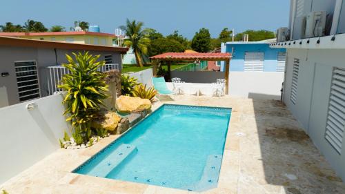 El Combate Apartamento | R&V Combate Beach House, 2nd Floor with Pool