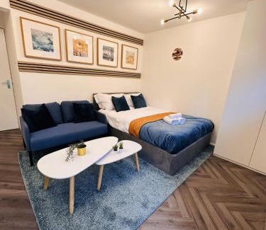 Cradley Casa | R1 - En-suite Private Room in Birmingham House - Quinton