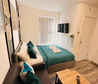 Birmingham Casa | R2 - Newly renovated Luxury Private En-Suite Room in Harborne Park Road - Birmingham