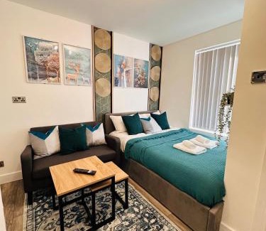 Birmingham Casa | R2 - Newly renovated Luxury Private En-Suite Room in Harborne Park Road - Birmingham