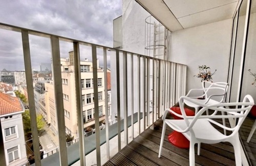 Saint-Josse-ten-Noode Apartamento | R213 - Urban Skyline Escape w/ Lovely Terrace