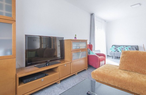 Castellet i la Gornal Villa | R83 Chalet vacacional para 10 pers entre playa y montaña