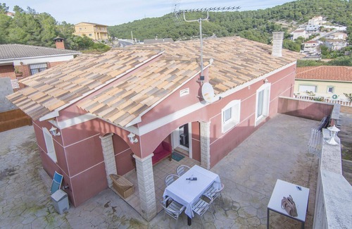 Castellet i la Gornal Villa | R83 Chalet vacacional para 10 pers entre playa y montaña