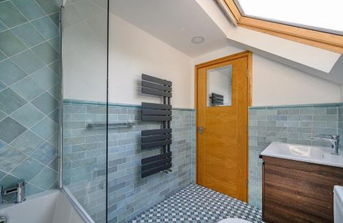 Batley Casa | -RA7B- For your relaxed and Cosy stay with Free WiFi
