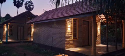 Valikamam South Hotel | Raavan Vilage