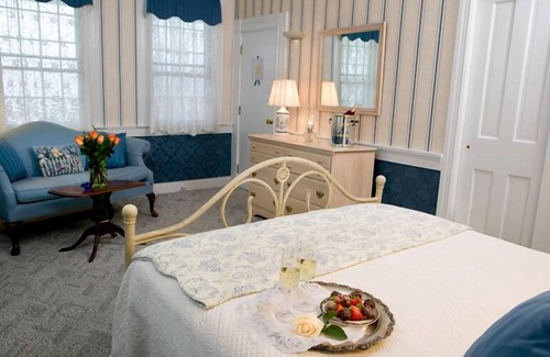 Lower Waterford Hotel | Rabbit Hill Inn