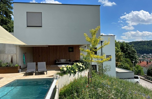 Riedenburg Apartamento | Rabenstein vacation apartment with natural stone terrace and view of Riedenburg for 2 people