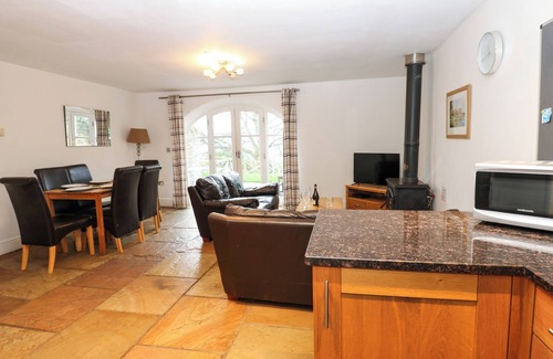Wolsingham Cabaña | RABY COTTAGE, pet friendly, with pool in Wolsingham
