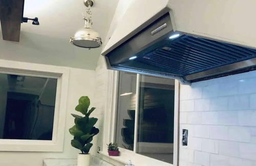 Racine Casa | Racine WI North Beach Modern Getaway