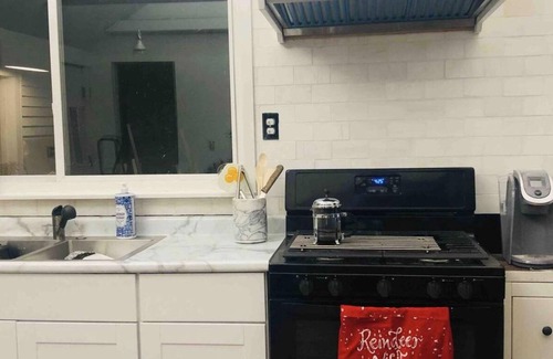 Racine Casa | Racine WI North Beach Modern Getaway