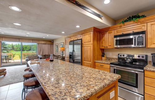 Park Meadows Condominio | Racquet Club 60 2 Bedroom Condo by RedAwning