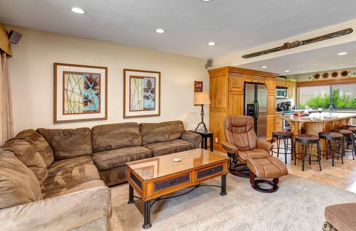 Park Meadows Condominio | Racquet Club 60 2 Bedroom Condo by RedAwning